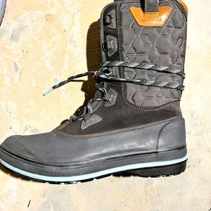 Clarks snow boots , grey/light blue, minor scuffs